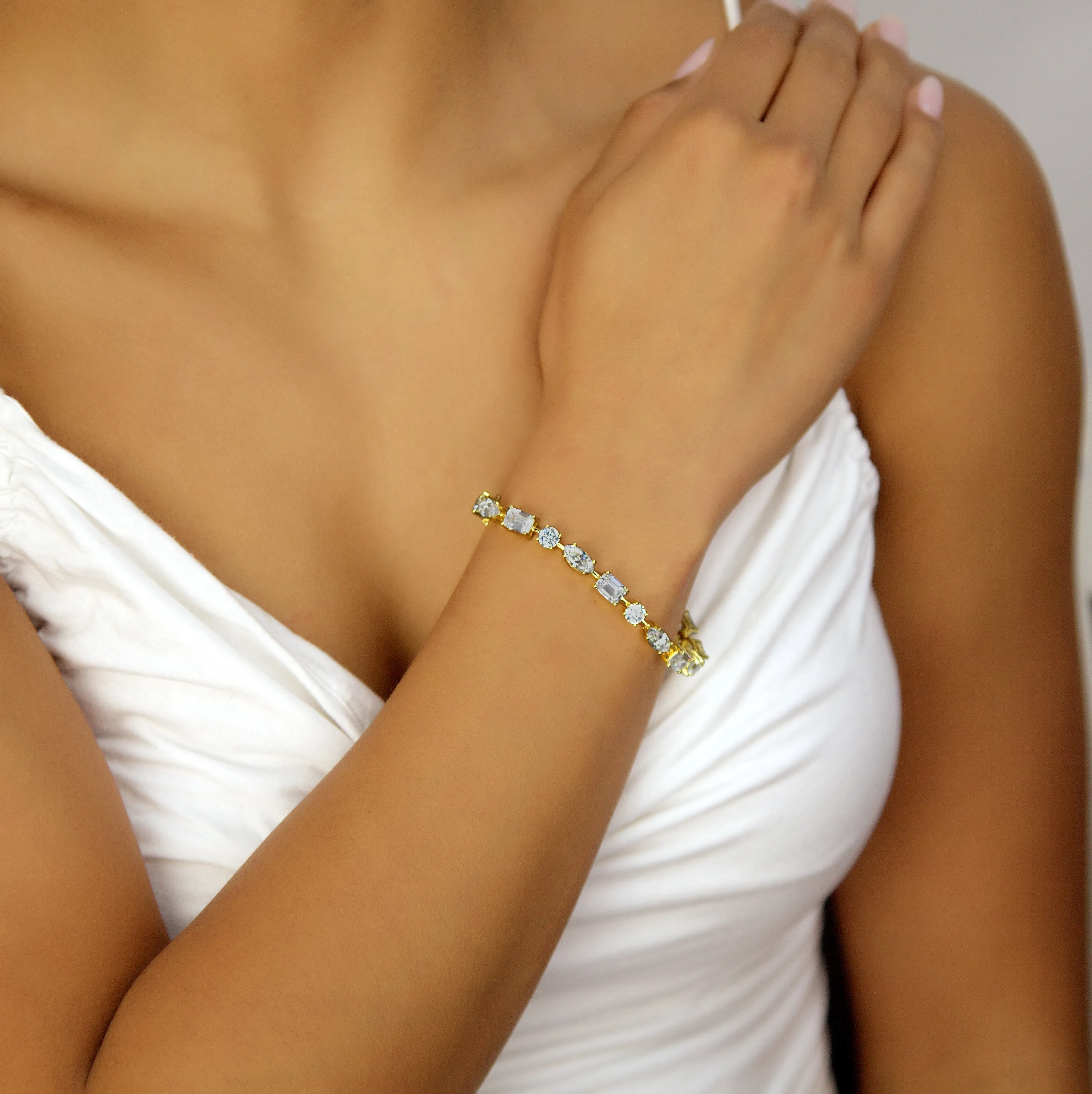 14 Carat Multi Shaped Modern Bracelet Yellow Gold