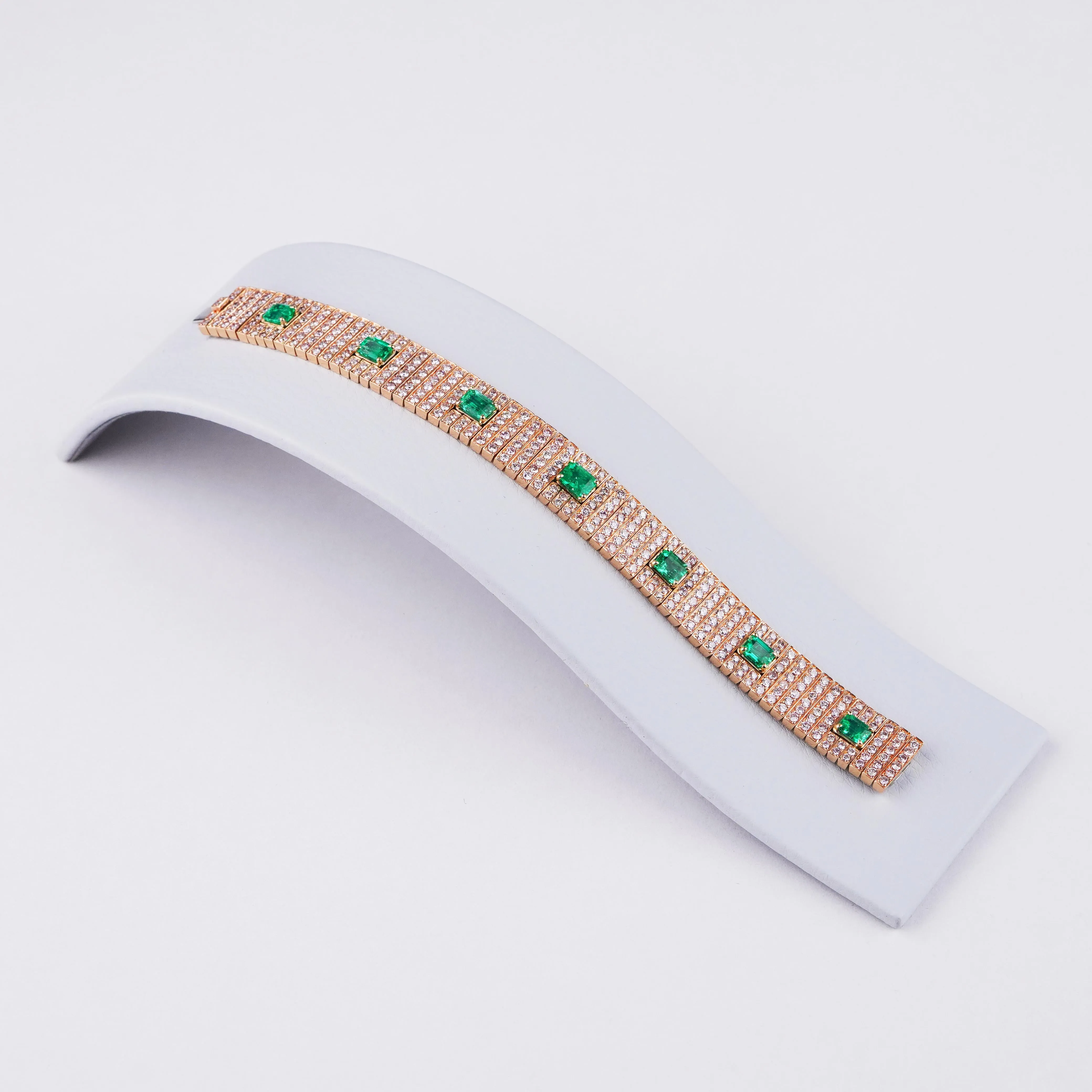 8.00 / 6.94 cts Emerald with Pink Diamond Bracelet (ENQUIRE)