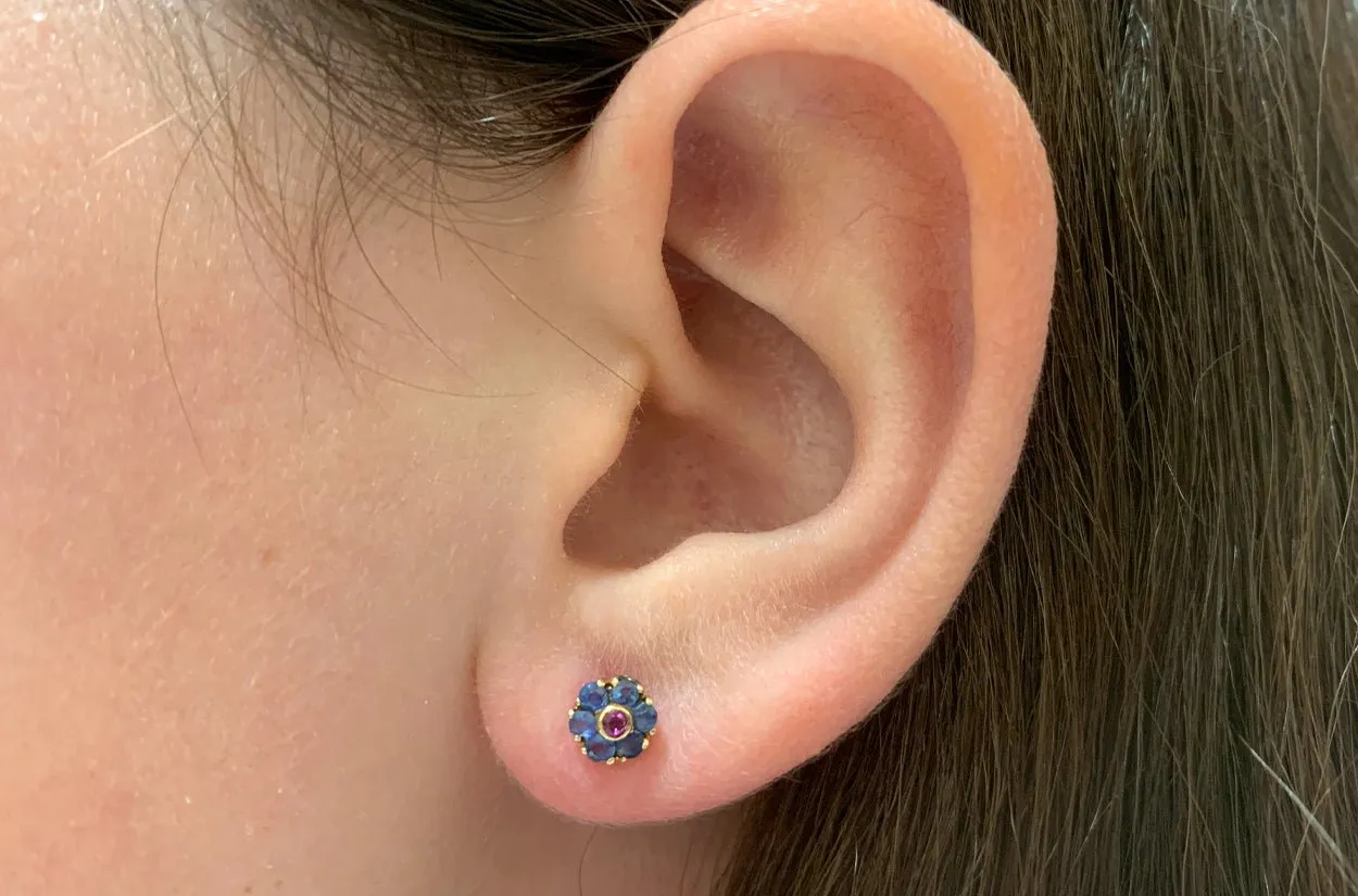 Mini Earrings 14kt Gold Flowers Sapphire Studs