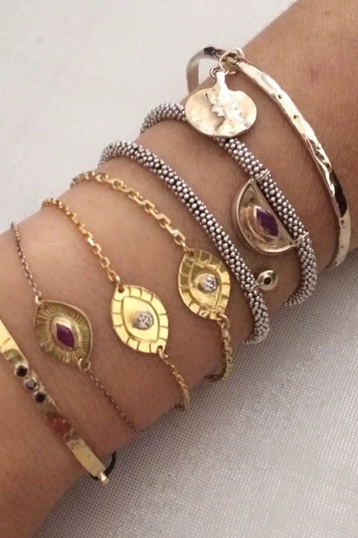 Nafsu - Bead bracelet w/ruby eye