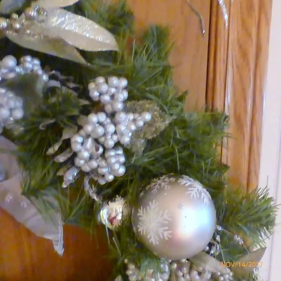 Platinum Christmas wreath, Poinsettia wreath