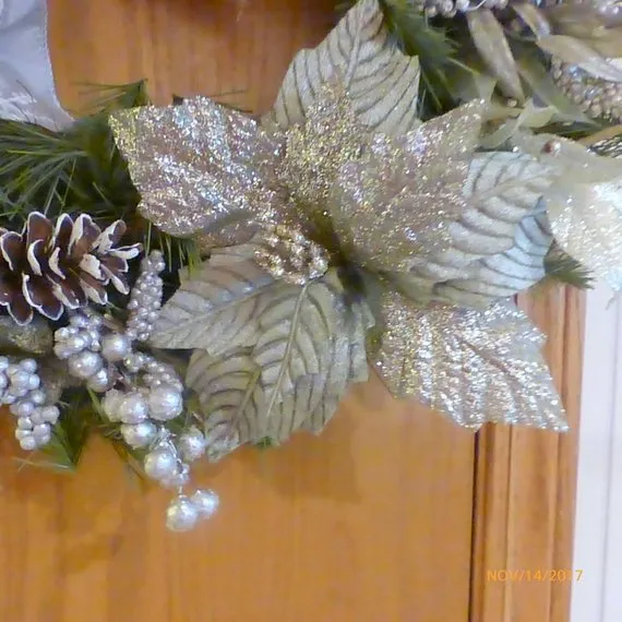 Platinum Christmas wreath, Poinsettia wreath