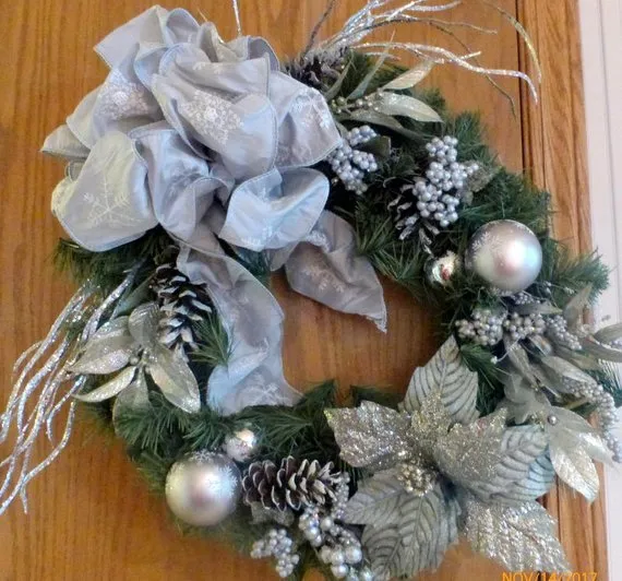 Platinum Christmas wreath, Poinsettia wreath