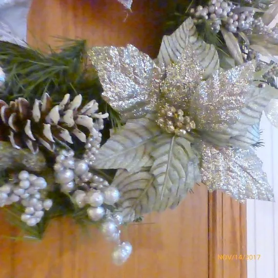 Platinum Christmas wreath, Poinsettia wreath