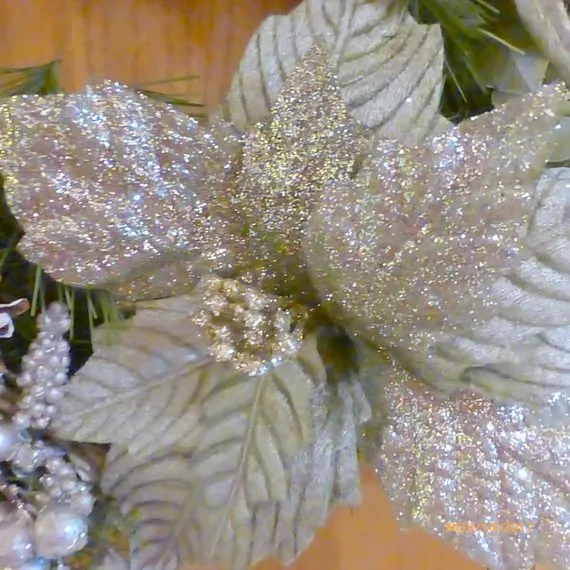 Platinum Christmas wreath, Poinsettia wreath