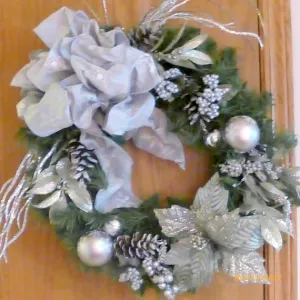 Platinum Christmas wreath, Poinsettia wreath
