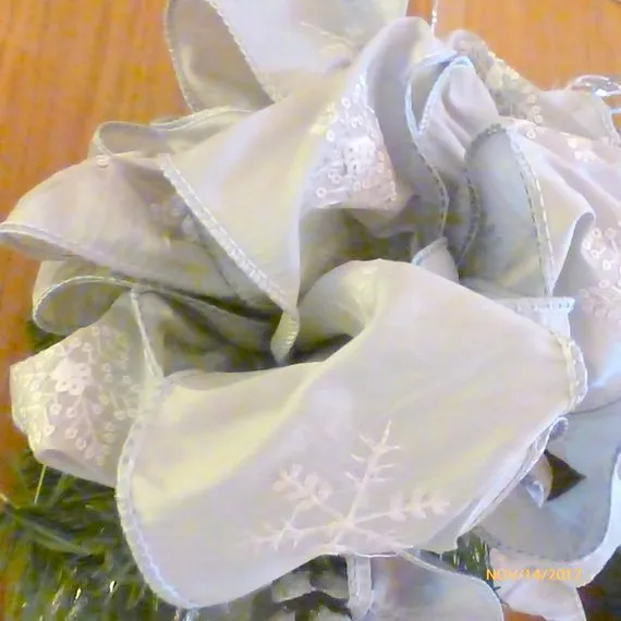 Platinum Christmas wreath, Poinsettia wreath