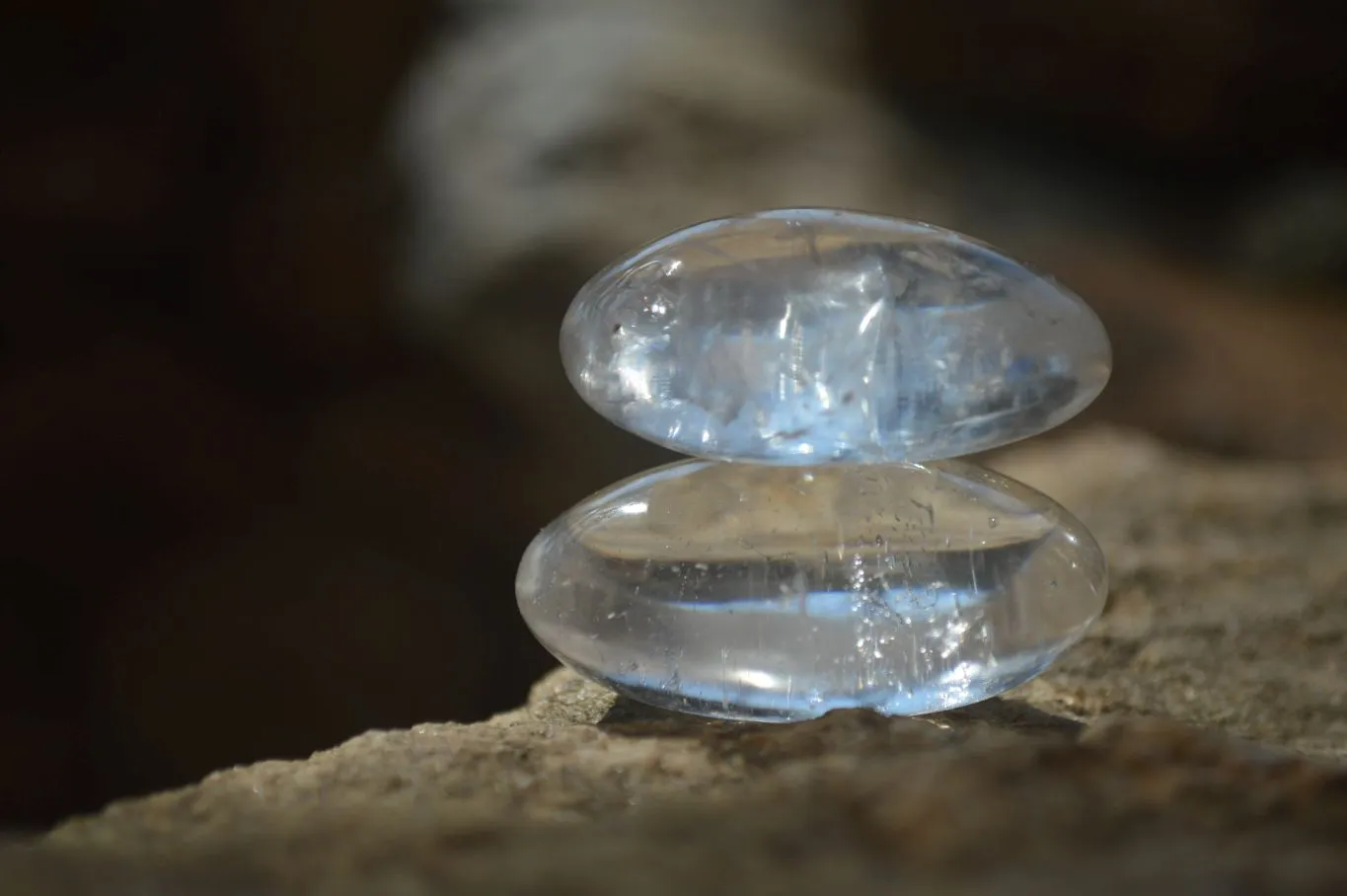Polished Small Semi Optic Quartz Galet / Palm Stones x 35 From Madagascar