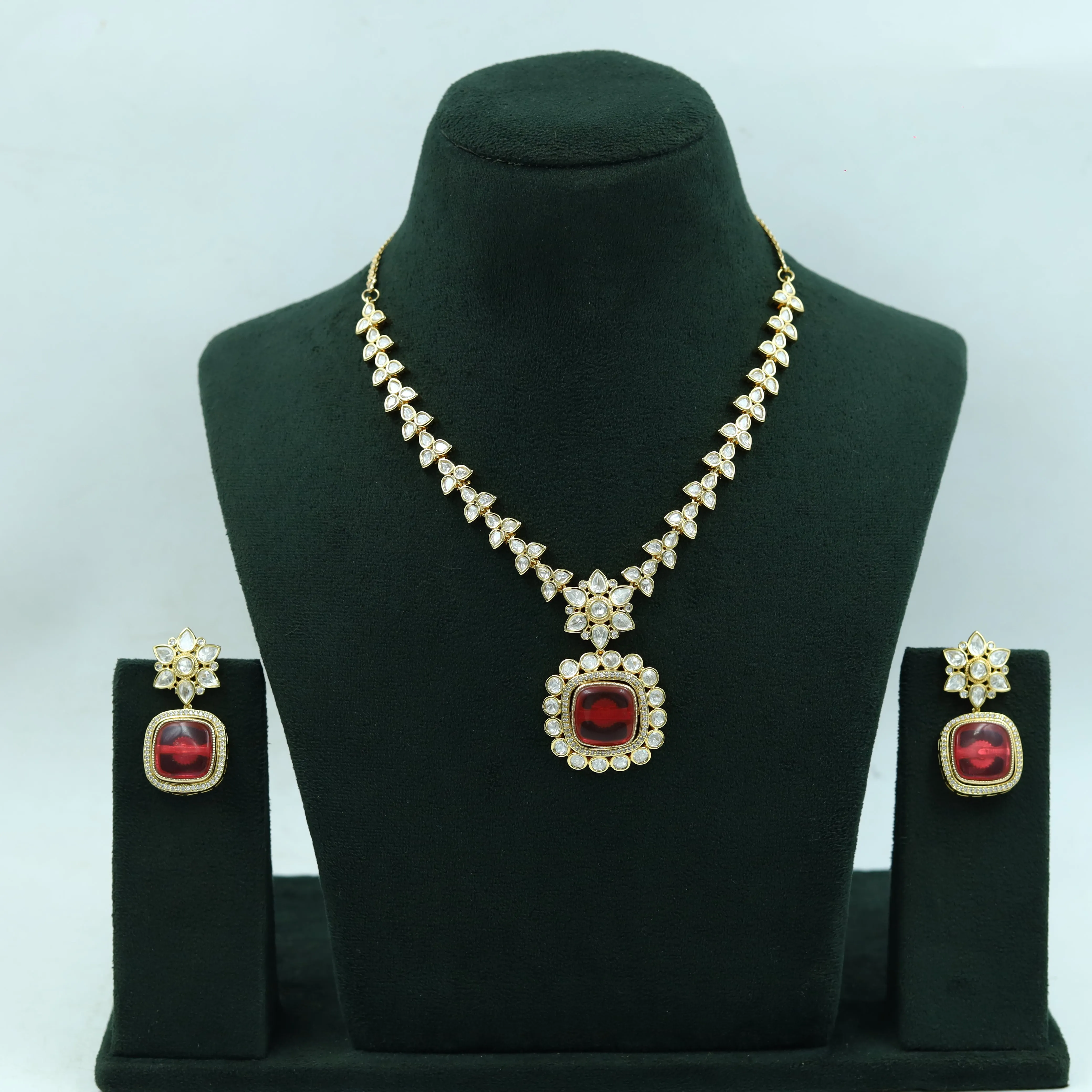 Round Neck Kundan Necklace Set 15207-68