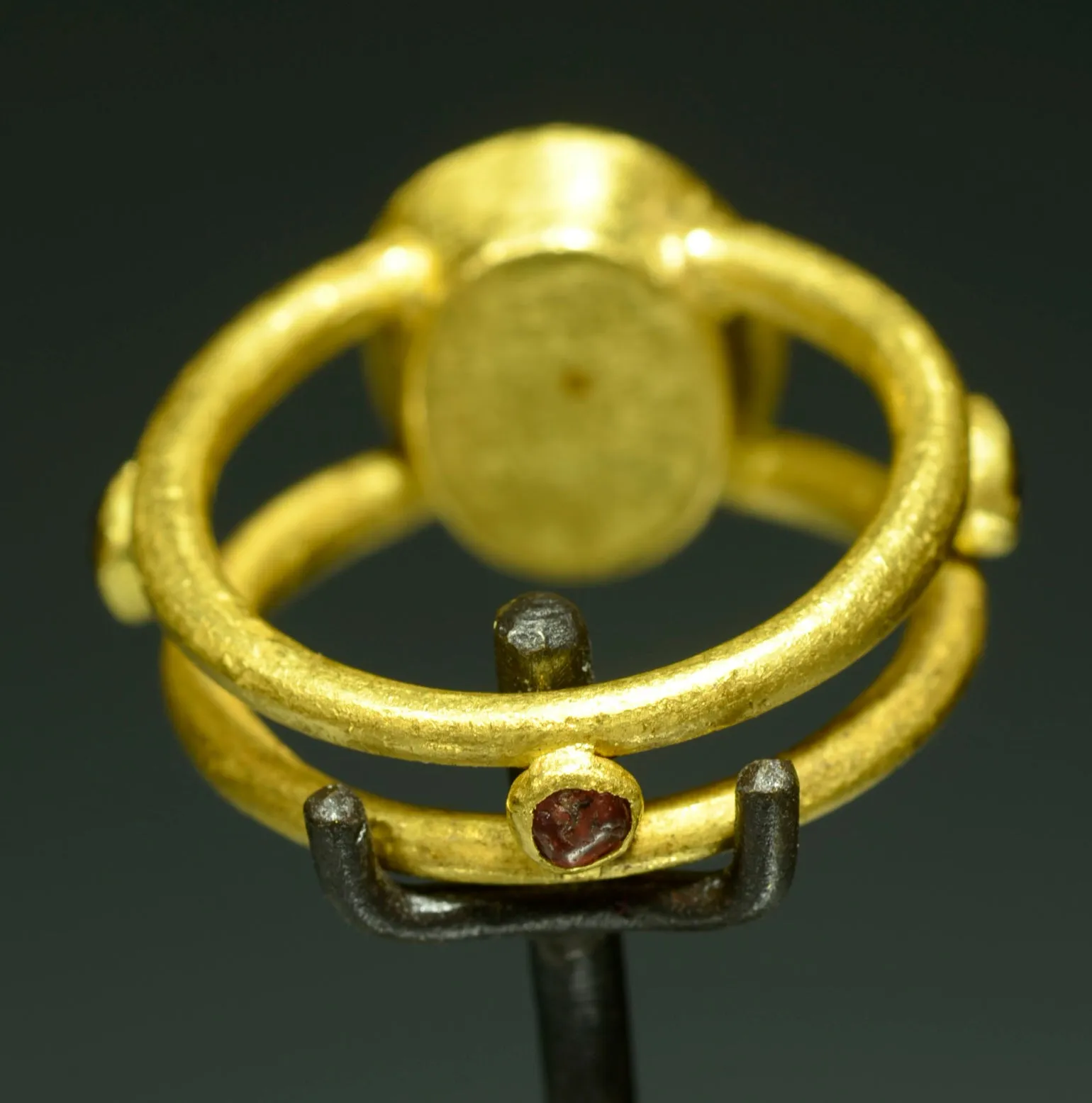 Superb Roman Gold Ring with Carnelian Stone Signet Intaglio