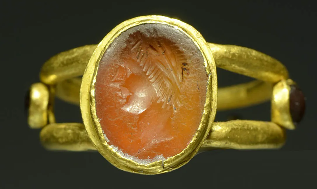 Superb Roman Gold Ring with Carnelian Stone Signet Intaglio