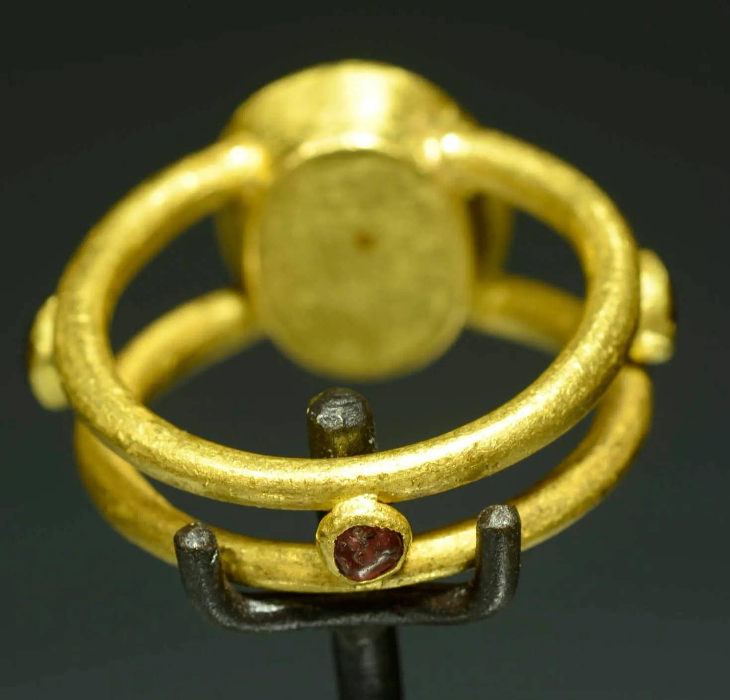 Superb Roman Gold Ring with Carnelian Stone Signet Intaglio