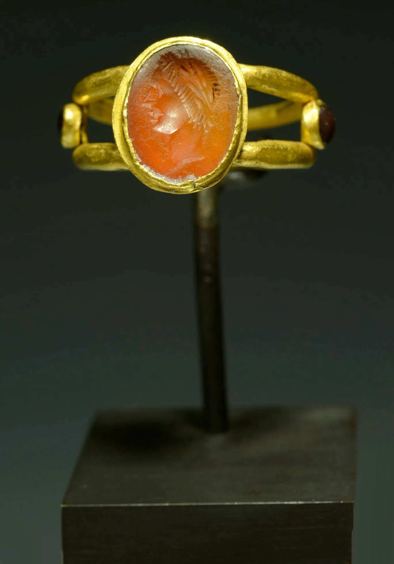 Superb Roman Gold Ring with Carnelian Stone Signet Intaglio