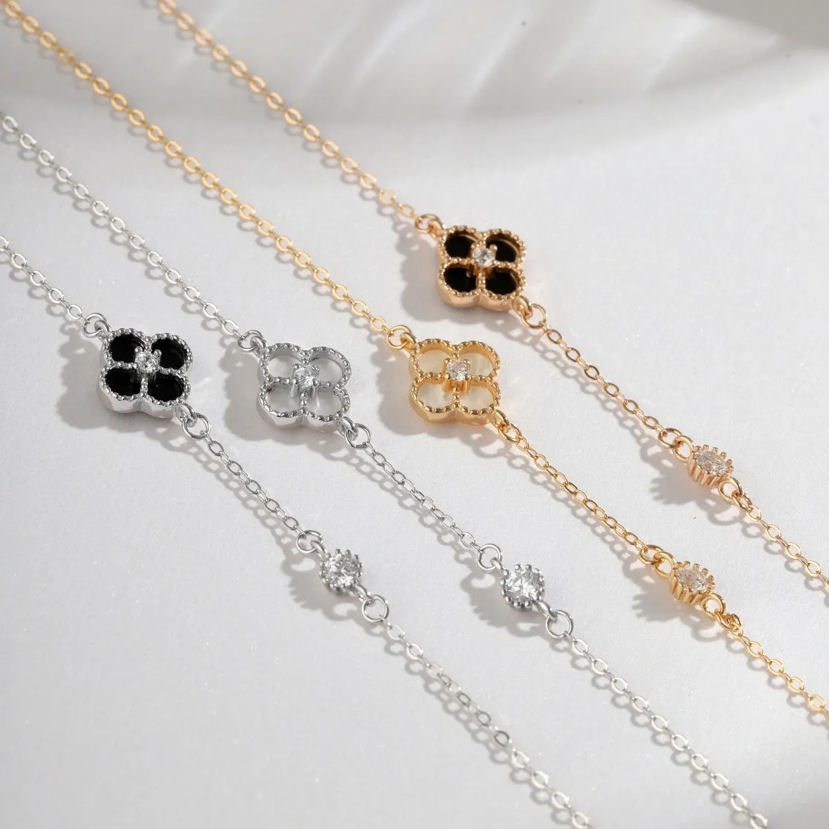 White Shell Clover Bracelet - Rose Gold