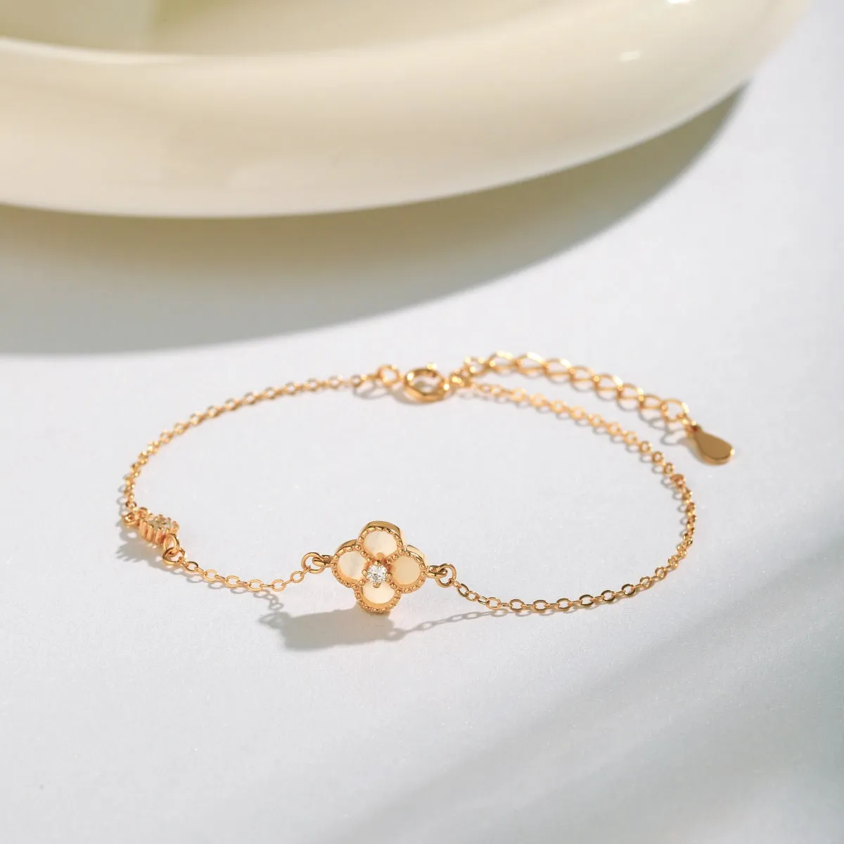 White Shell Clover Bracelet - Rose Gold